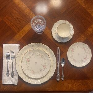 Mikasa • “Remembrance” Pattern in Ivory Bone China **NEVER USED**